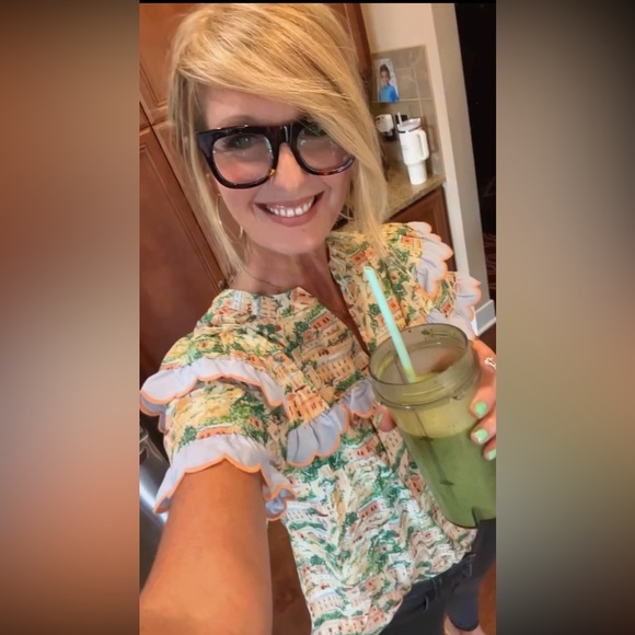 Entro Green and Cream Floral “Italian Countryside”
Blouse with Ruffles - Picture 3 of 8